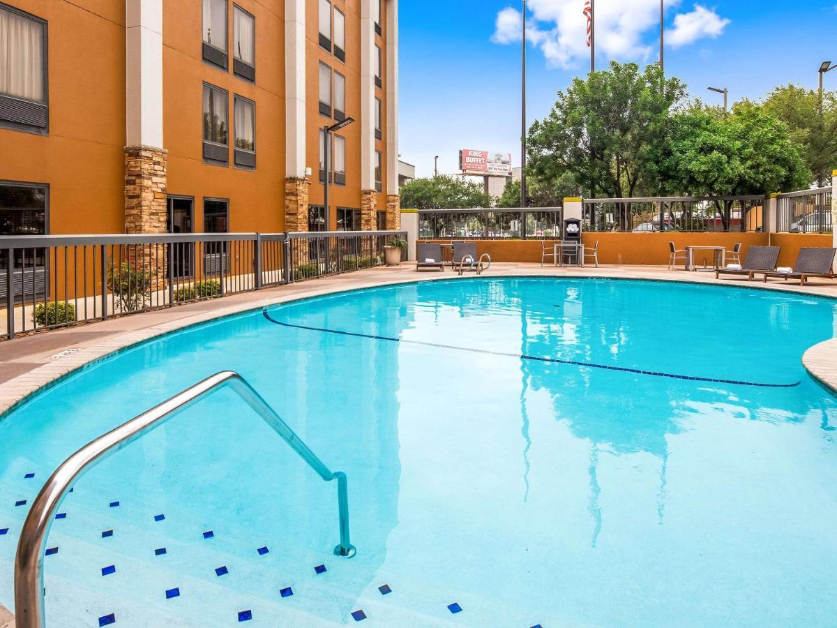 Clarion Pointe Near Medical Center Hotel San Antonio Exterior foto