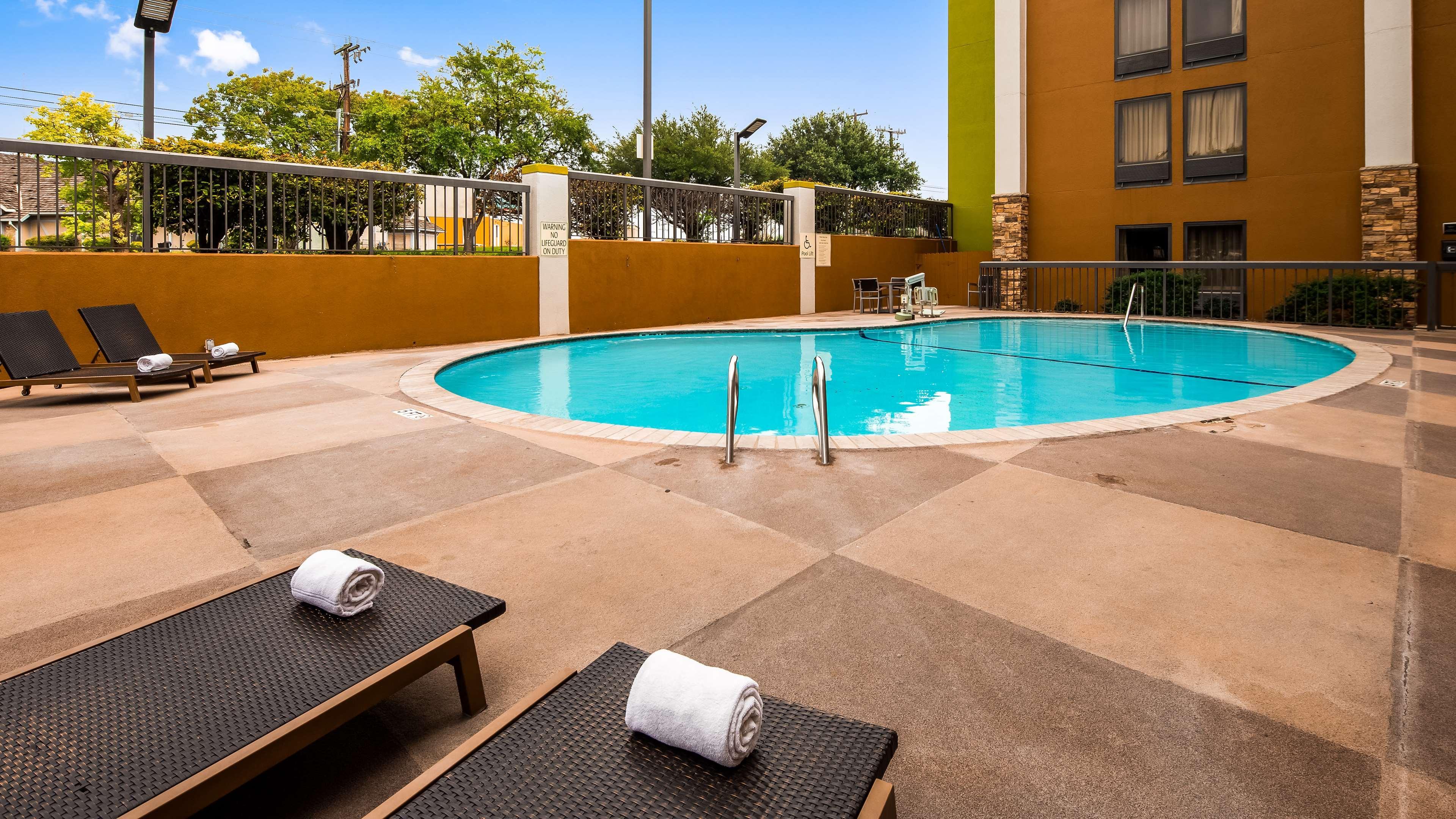 Clarion Pointe Near Medical Center Hotel San Antonio Exterior foto